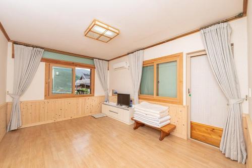 보성 신록 한옥 펜션 (Boseong Greenery Hanok Pension)