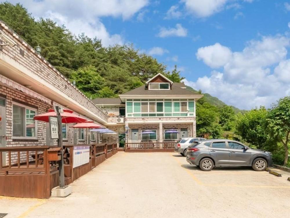 인제 무지개펜션 (Inje Rainbow Pension)