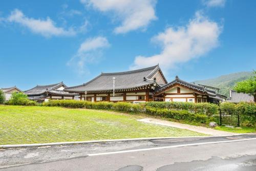 보성 신록 한옥 펜션 (Boseong Greenery Hanok Pension)