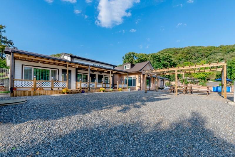 파주 뜰안채펜션 (Paju Tteuranchae Pension)