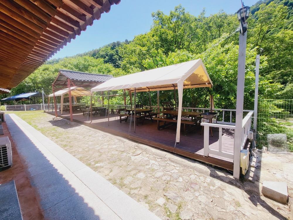 황궁한옥펜션 (Hwanggung Hanok Pension)