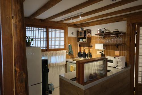 코지 러블리 한옥 스테이 (Cozy lovely hanok stay)