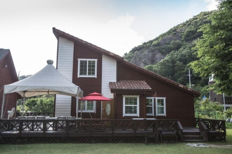 완주 숲속의정원펜션 (Wanju Forest Garden Pension)