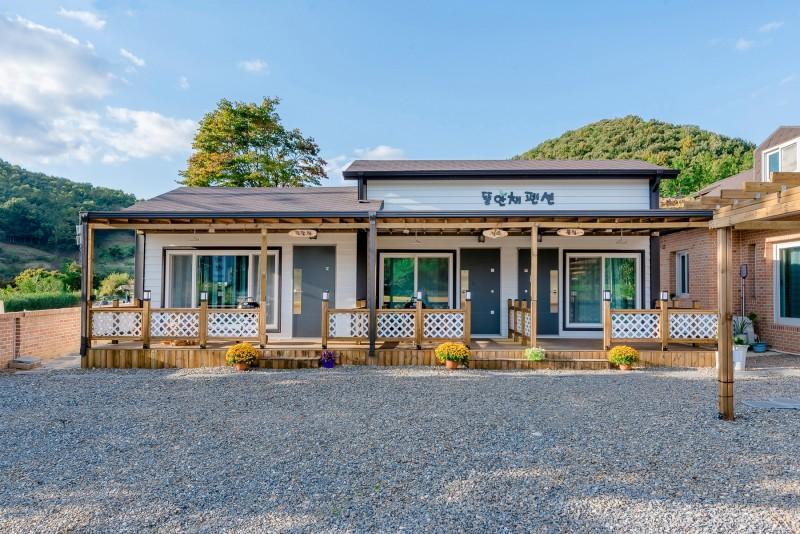 파주 뜰안채펜션 (Paju Tteuranchae Pension)