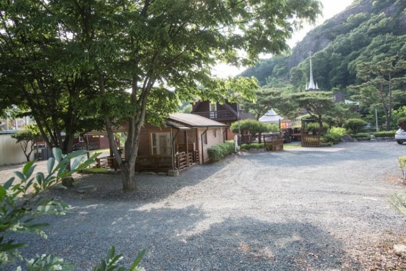 완주 숲속의정원펜션 (Wanju Forest Garden Pension)