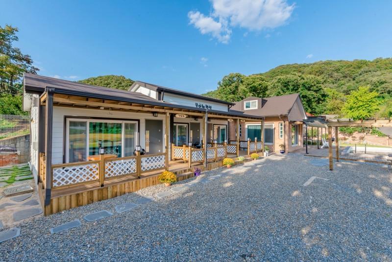 파주 뜰안채펜션 (Paju Tteuranchae Pension)