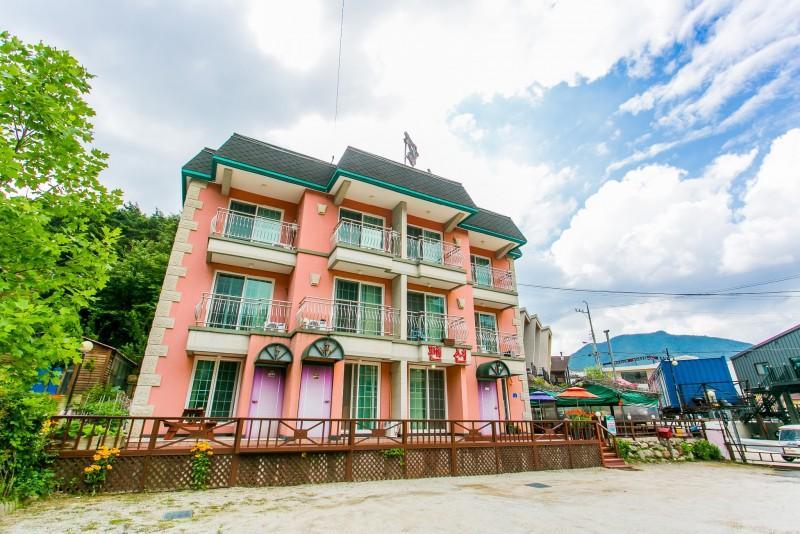 무주 장미펜션 (Muju Rose Pension)
