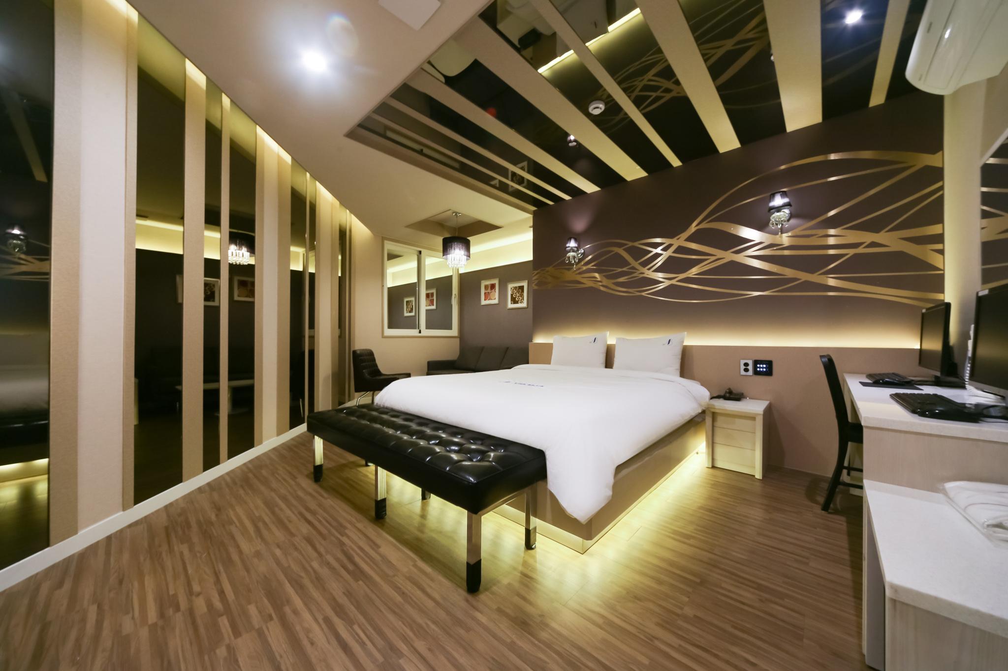 영덕 더블루 호텔 (HOTEL THE BLUE) (Yeongdeok The Blue Hotel)