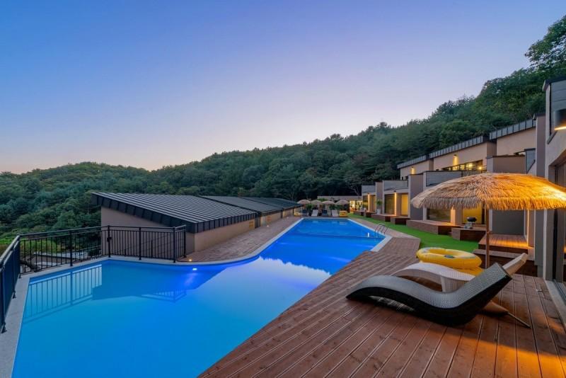 춘천(남이섬) 노블풀빌라 (Chuncheon (Nami Island) Noble Pool Villa)