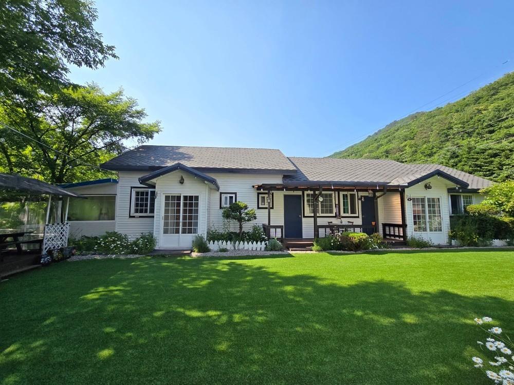 흥정계곡 409 펜션 (Heungjeong Valley 409 Pension)