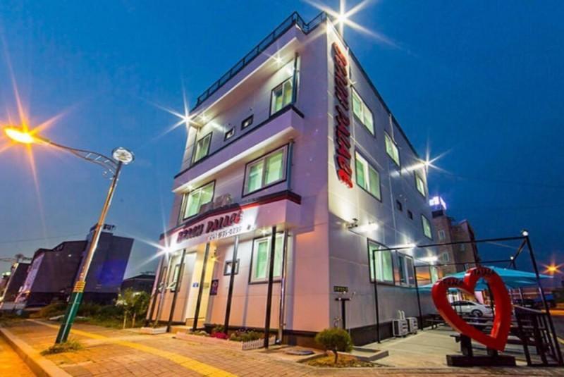 보령 비치팰리스펜션 (Boryeong Beach Palace Pension)