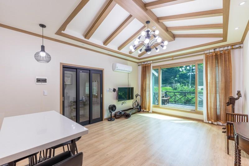 단양 풀꽃나무펜션 (Danyang Pulkkotnamu Pension)