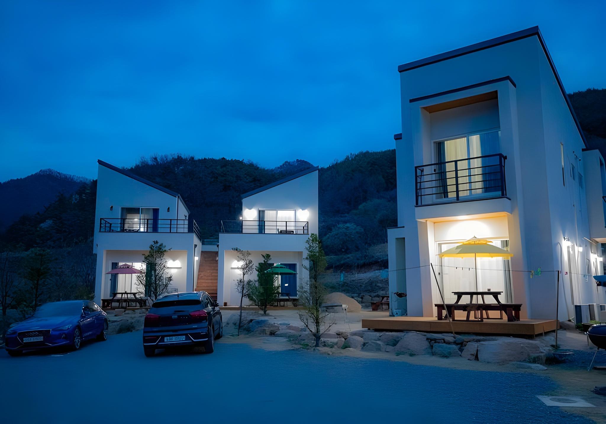 단양 소백산가는길펜션 (Danyang Sobaeksanganeungil Pension)