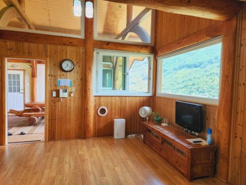 구례 통나무 펜션 (Gurye Tongnamu Pension)