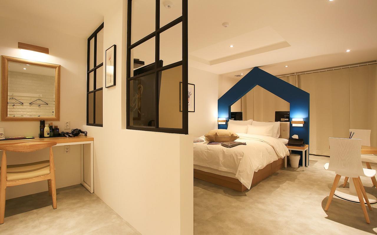 호텔야자 화정역점 (Hotel Yaja Hwajeong Station)