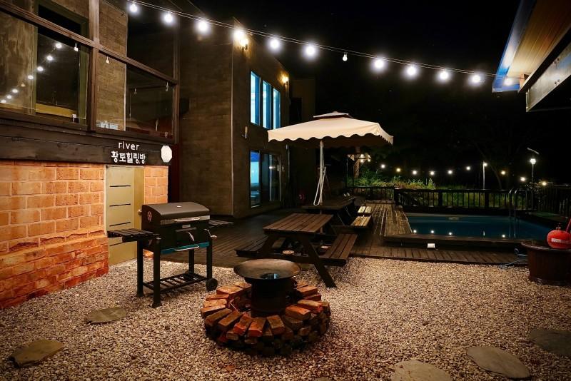 홍천 리버카라반글램핑펜션 (비발디파크 인근) (Hongcheon River Caravan Glamping Pension (near Vivaldi Park))