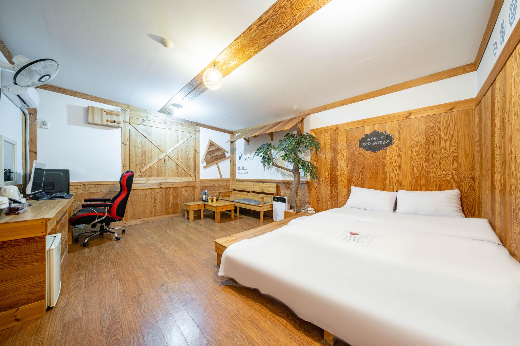 아산 레드 하우스 (Asan Red House)