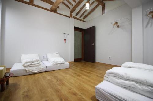 비빔밥 한옥 게스트하우스 경복궁 (Bibimbap Hanok Guesthouse Gyeongbokgung Private Villa)