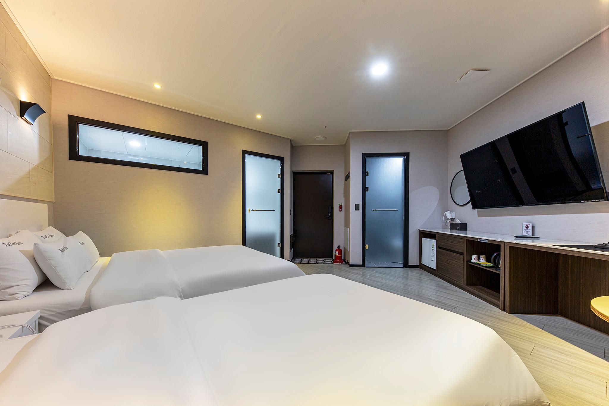 군산 더시티호텔 (Gunsan The City Hotel)
