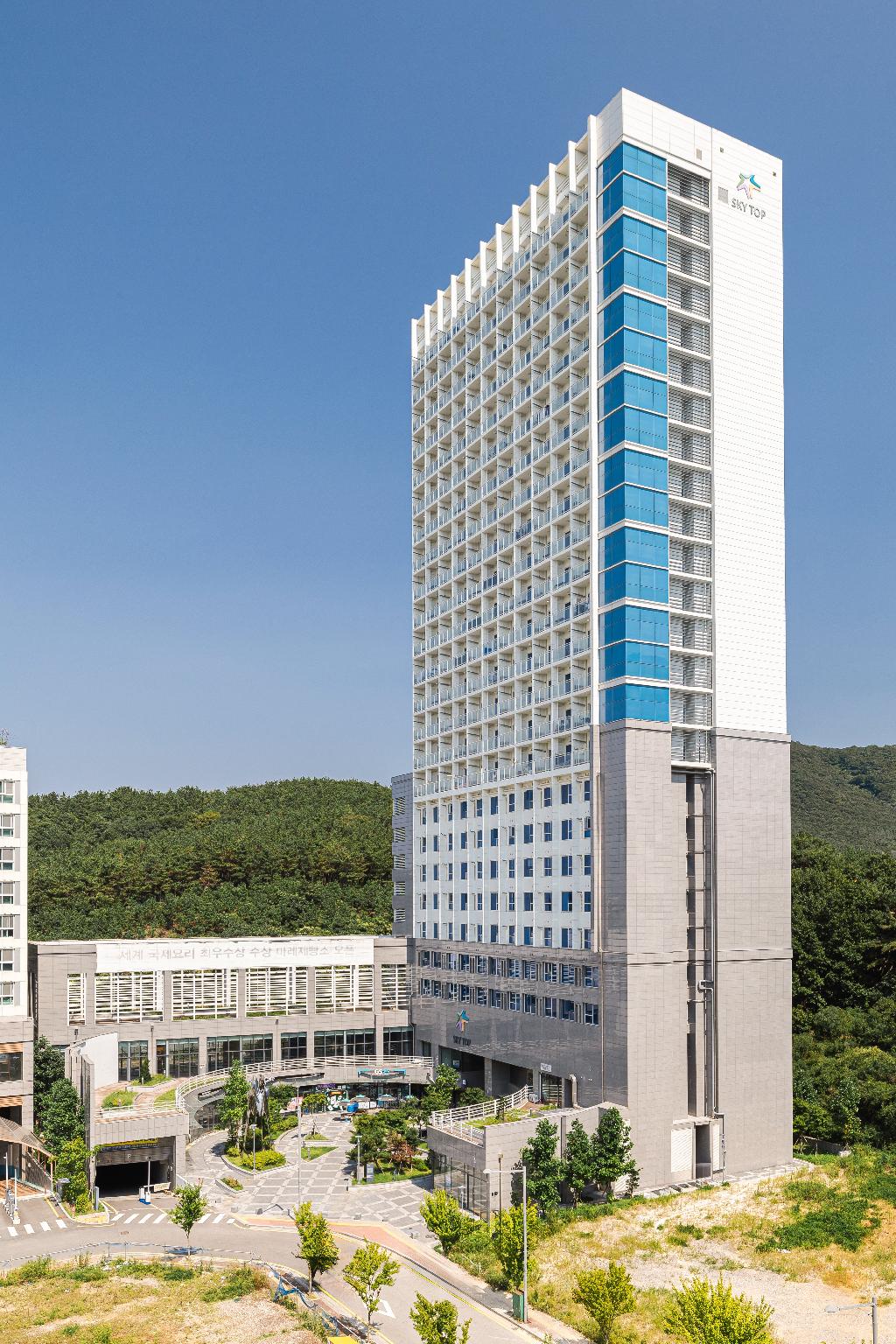 스카이탑 호텔 인천공항점 (Skytop Hotel Incheon Airport)