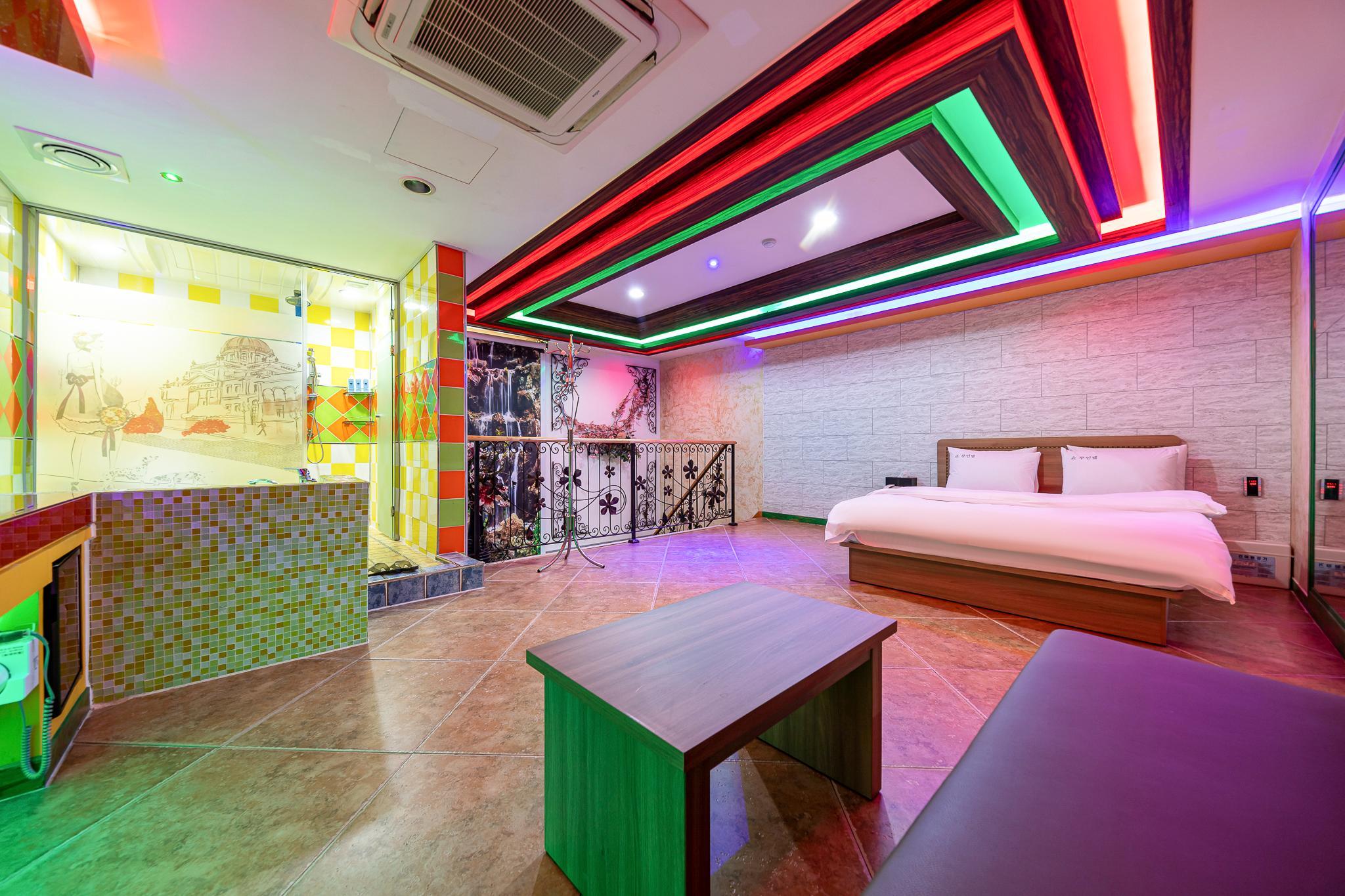 익산 쇼팰리스 드라이브인 무인텔 (Iksan Show Palace Drive-In Motel)