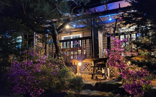 괴산 작은새재 펜션 (Goesan Jakeun Saejae Pension)