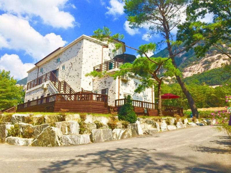 포천 산정파인트리펜션 (Pocheon Sanjeong Pine Tree Pension)