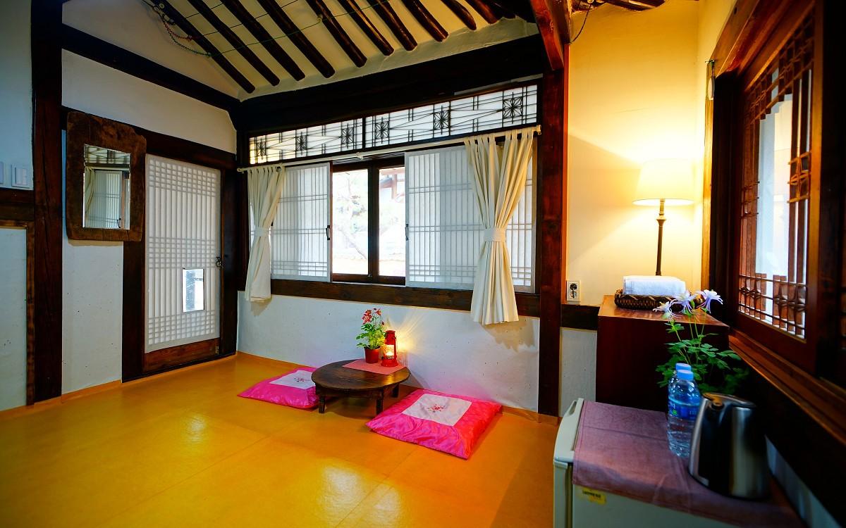 전주 한옥마을 이화원 고택 (Jeonju Hanokmaeul Ihwawon Gotek)