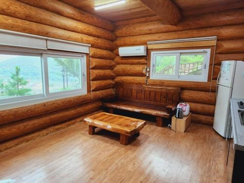 구례 통나무 펜션 (Gurye Tongnamu Pension)