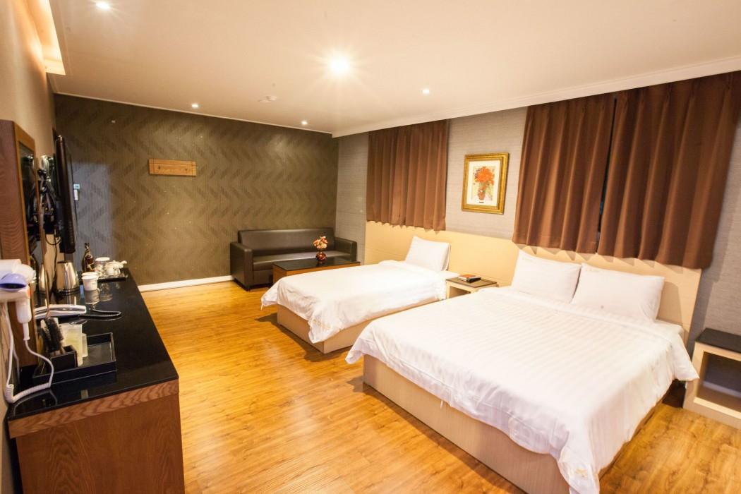 전주 풍남 가족호텔 (구 풍남관광호텔) (Jeonju Pungnam Family Hotel (Former name Pungnam Tourist Hotel))