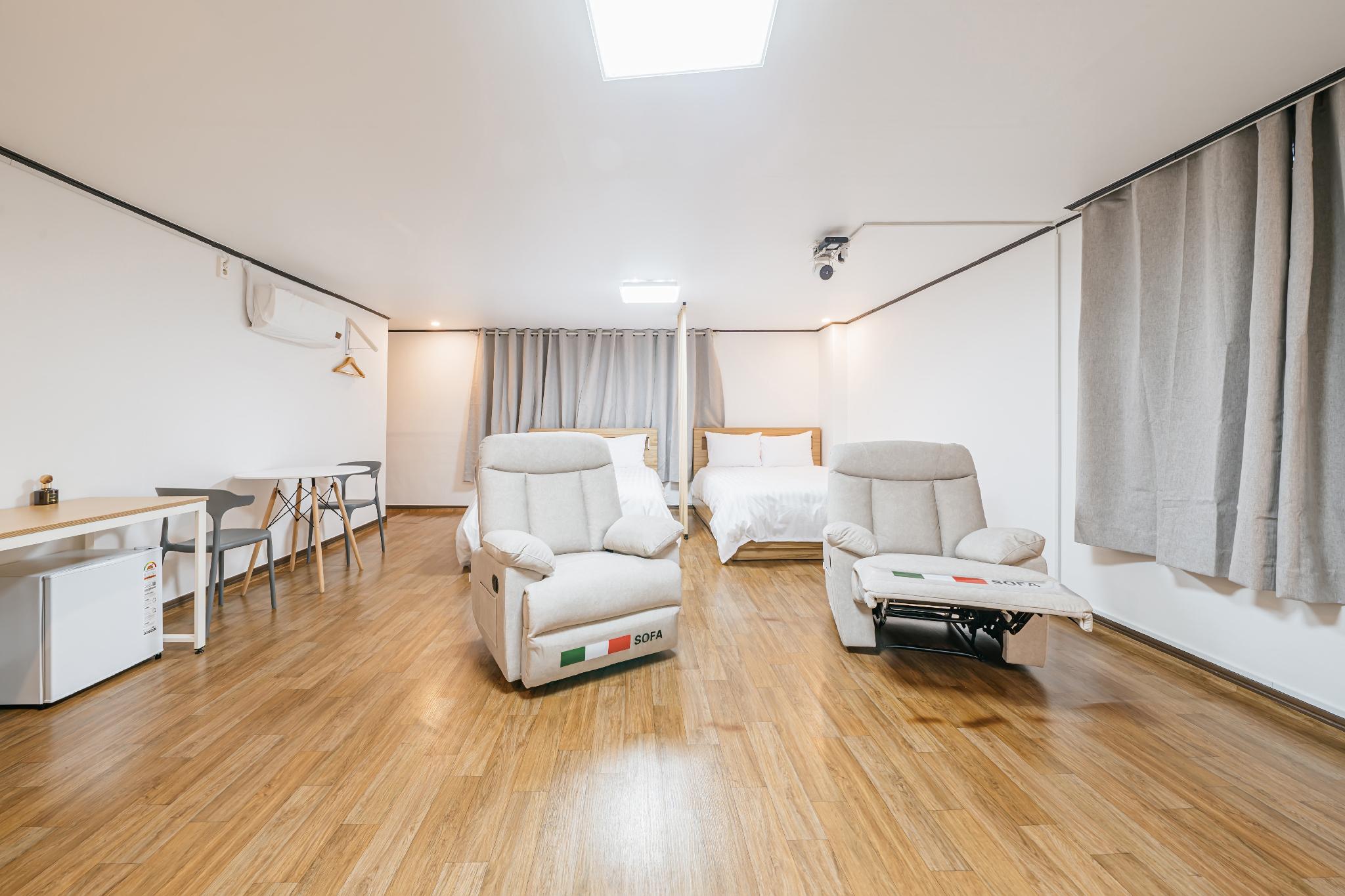 오크라 호텔 (Hotel Oakra)