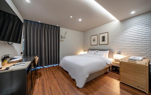 브라운도트 사직야구장점 (Brown Dot Hotel Sajik Baseball Stadium)