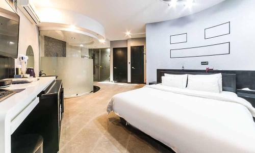 호텔 피카소 (Hotel Picasso)