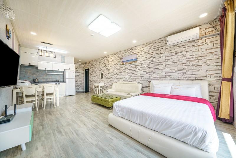부안 모항크리스탈펜션 (Buan Mohang Crystal Pension)