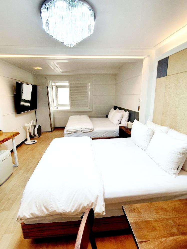 유니드 비즈니스 호텔 (Uneed Business Hotel)