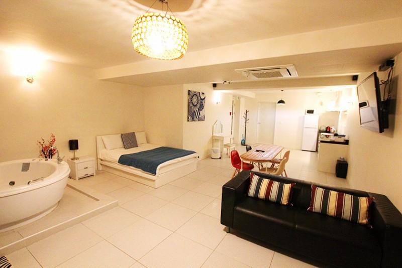 고성 파라다이스코브펜션 (Goseong Paradise Cove Pension)