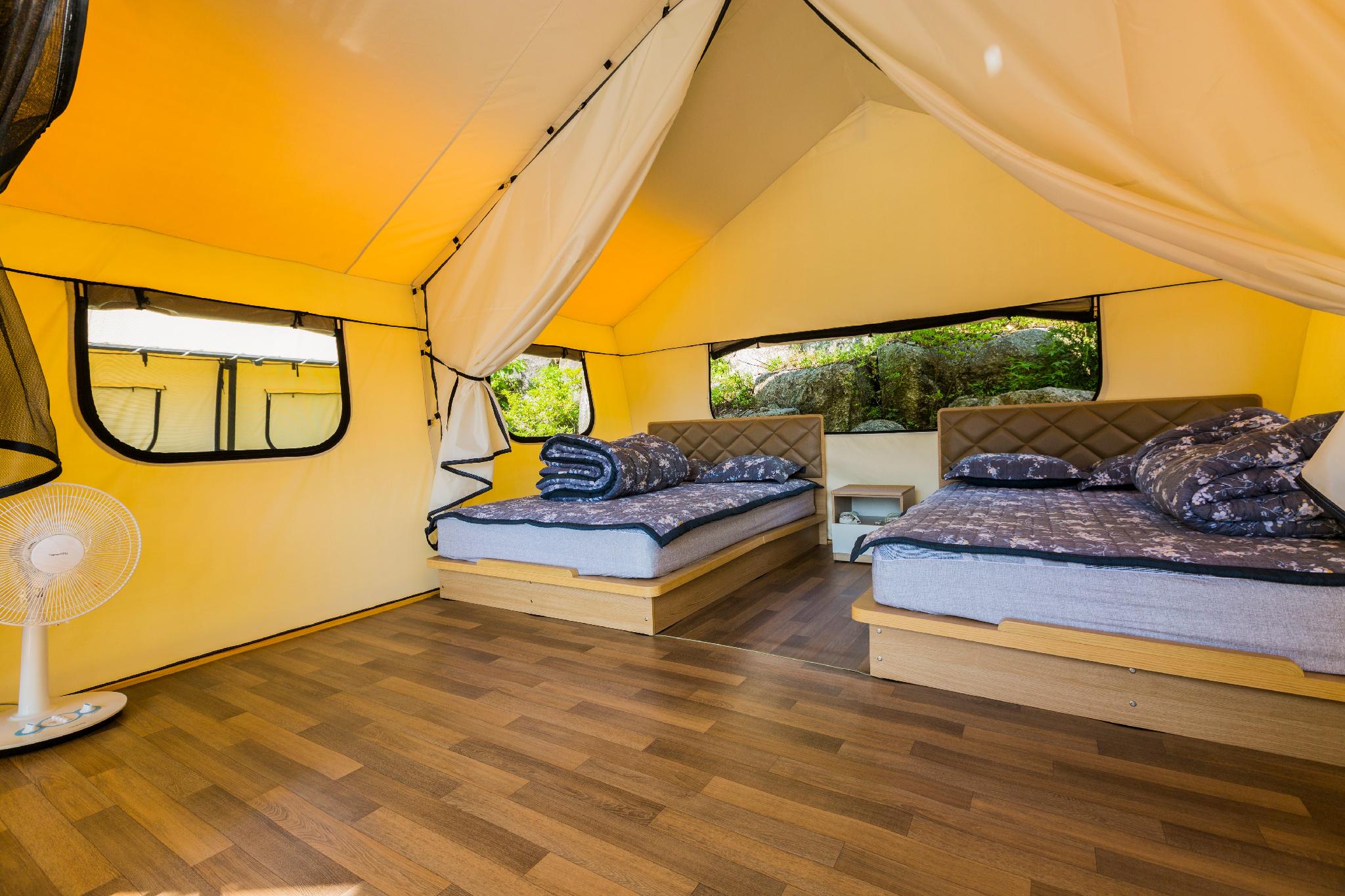 가평 캡틴 카라반 & 글램핑 (Gapyeong Captain Caravan and Glamping)