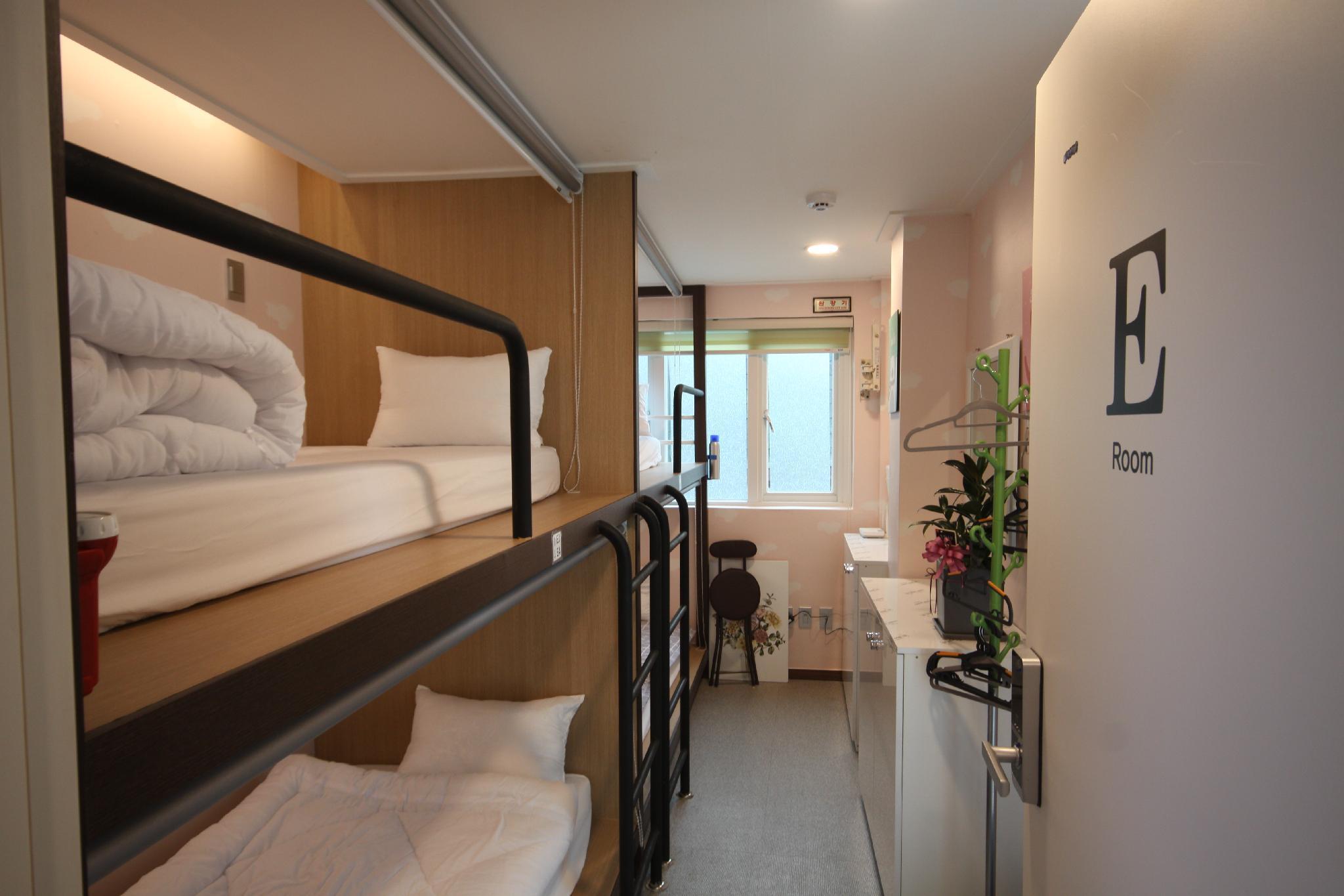 미스 홍대 게스트하우스 (여성 전용) (Miss Hongdae Guesthouse (Female Only))