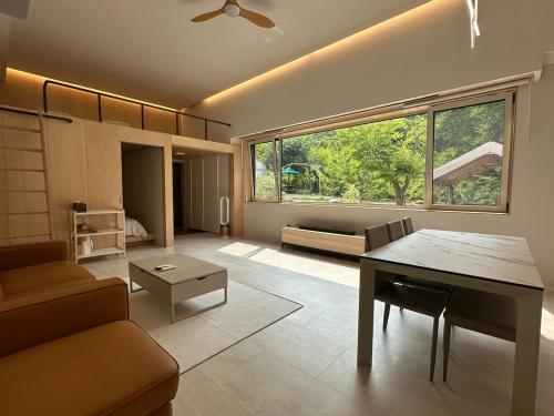 강촌 1225펜션 (Gangchon 1225 Pension)