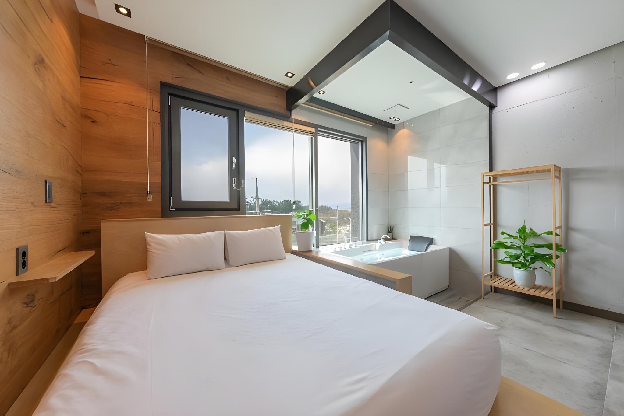 테레인 바이 더블류 펜션 (Gangneung Terrain by W Pension)