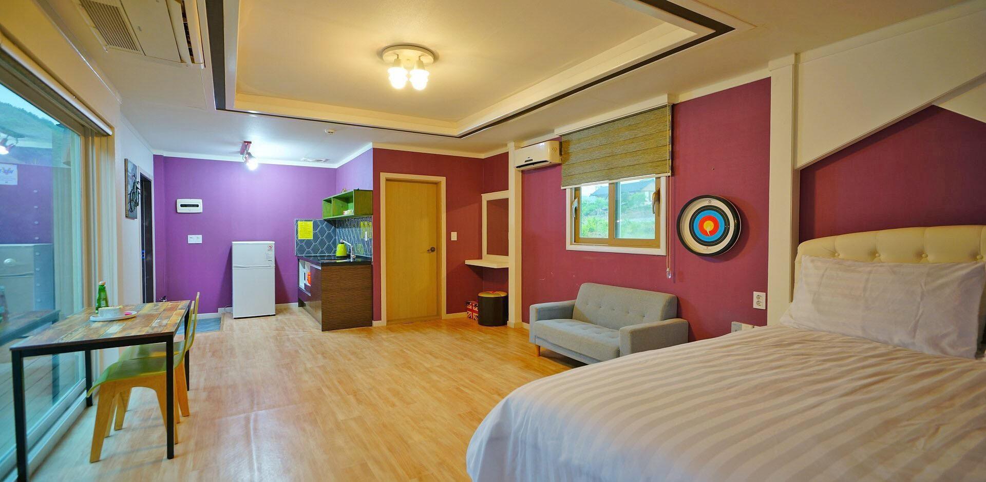 크레파스 펜션 (ceongju keurepaseupensyeon)