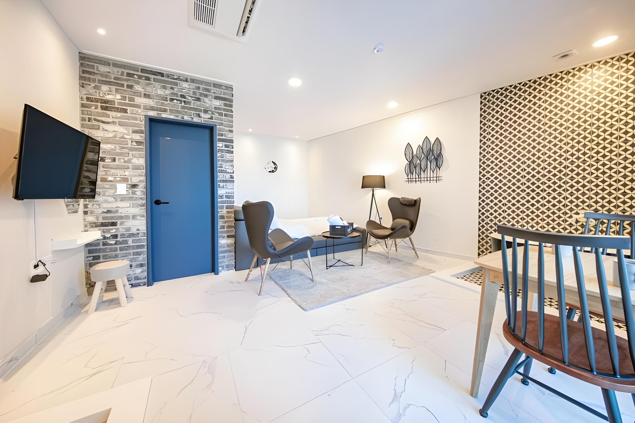 강릉 위펜션(안목 커피거리) (Gangneung We Pension (Anmok Coffee Street))