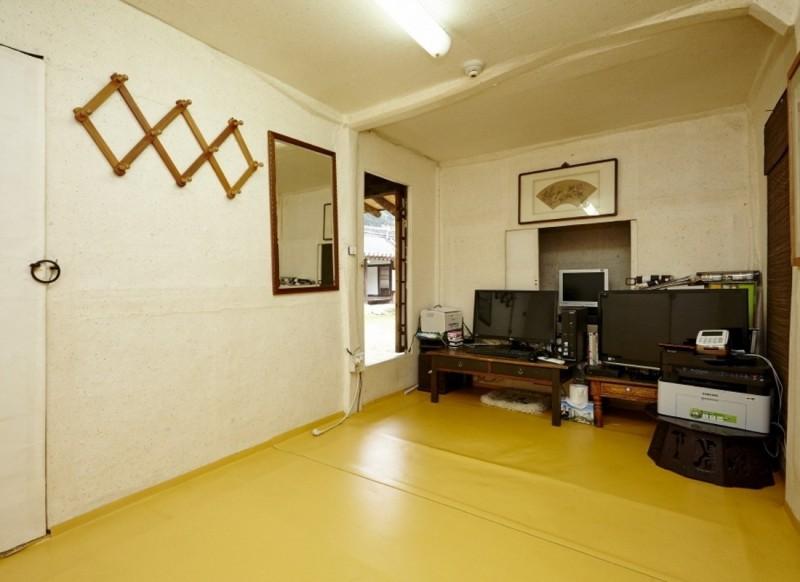 충주 야생화와고택나들이펜션 (Chungju. Real flowers and Taeknadeuli Pension)