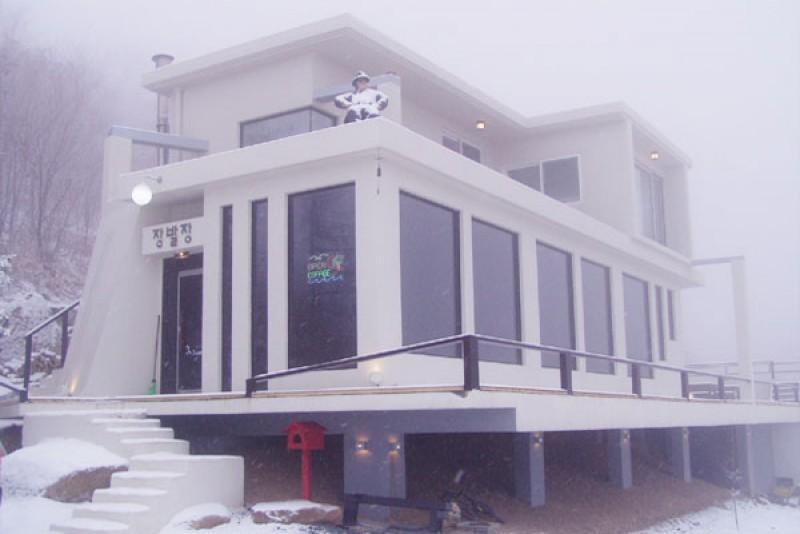 포천 산정호수장발장펜션 (Pocheon Sanjeonghosu Jangbaljang Pension)