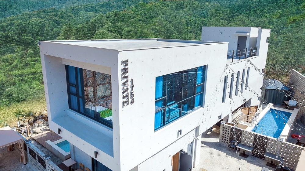 양산 프라이빗 1754풀빌라 (Yangsan Private 1754 Pool Villa)