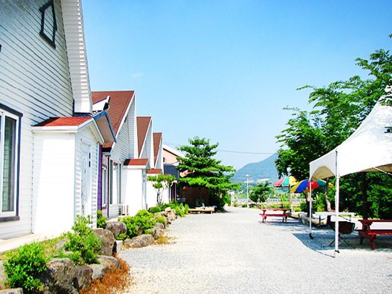 괴산 화이트빌펜션 (Goesan White Ville Pension)