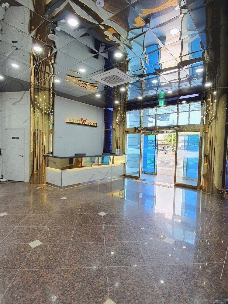 호텔 우인 (Hotel Wooin)