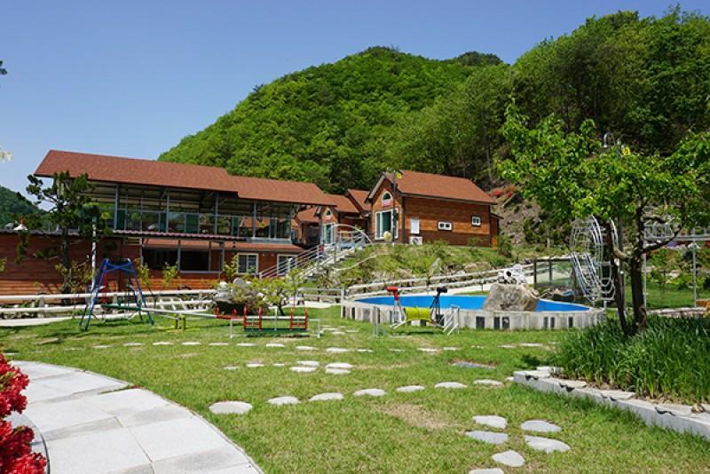 보은 산모랭이풀내음펜션 (Boeun Sanmorange Pension)