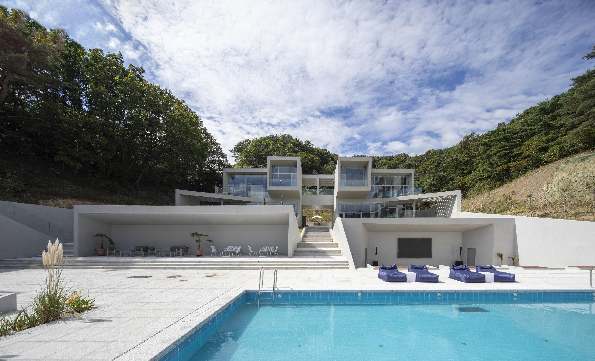 엘리스테이 (Jeongeup Elystay Poolvilla)