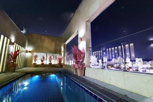 Ashton Hotel